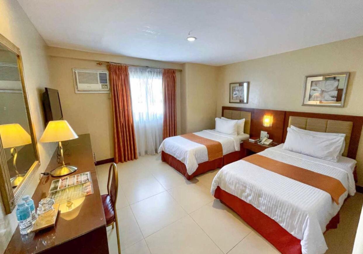Royal Garden Hotel Ozamiz Eksteriør billede